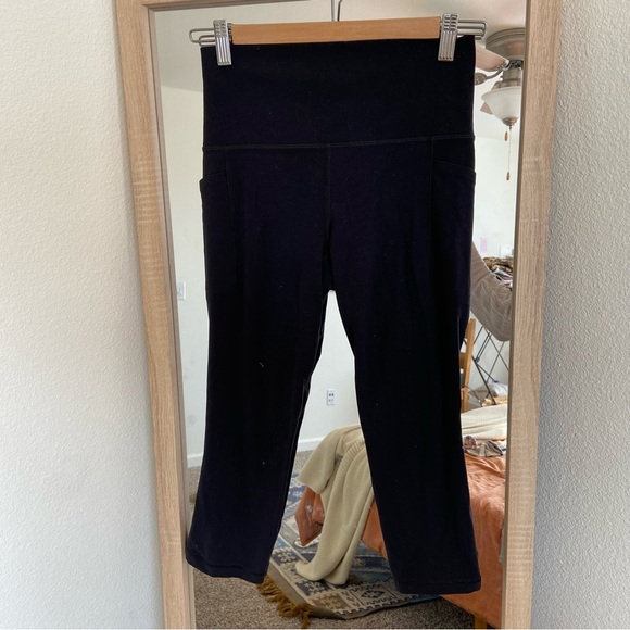 Athleta Salutation Stash Pocket in Powervita high rise capri - Picture 2 of 4